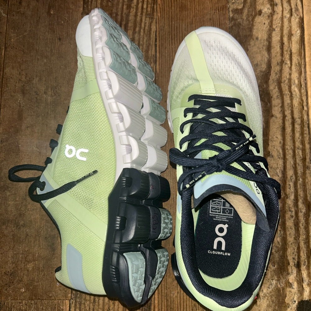 On Cloudflow Running Shoes - Green and Black